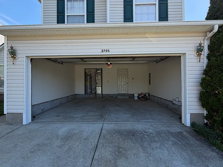 2705 Trailwood Ln — Photo 2