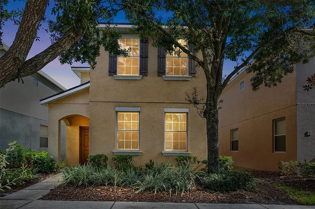 4 bed, 2.5 bath, 2146 sqft, $2,300 — Photo 2