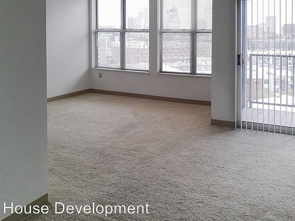2nd image of 1830 N Hubbard St APT 402