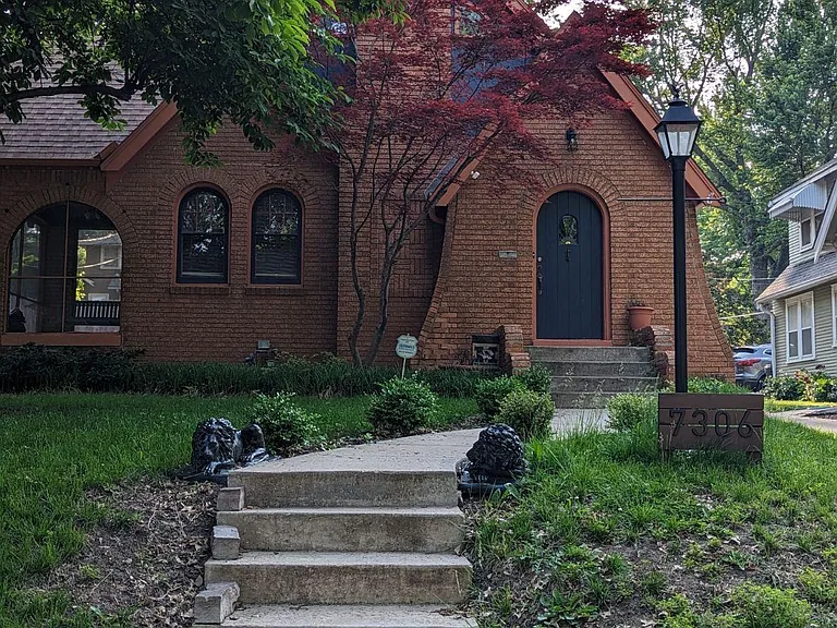 7306 Walnut St — Photo 1