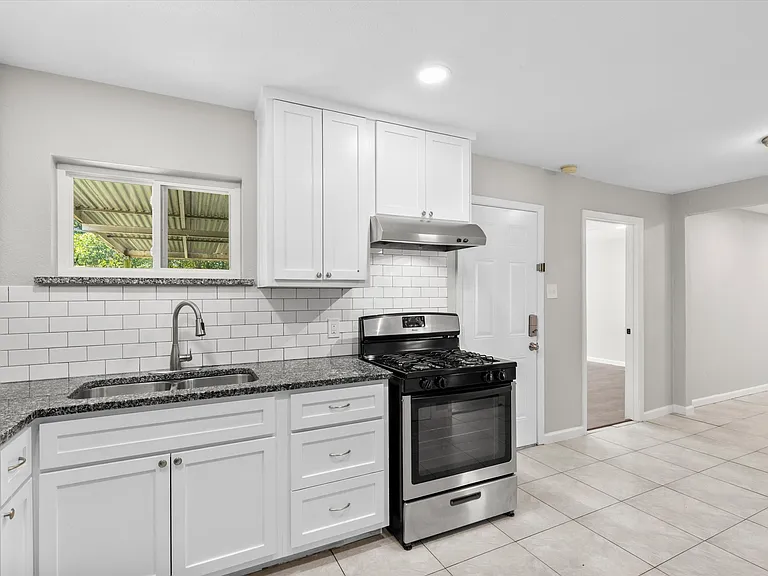 12030 Willowdell Dr — Photo 3