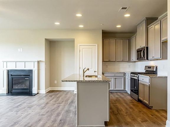 3rd image of 366 Hayden Cir