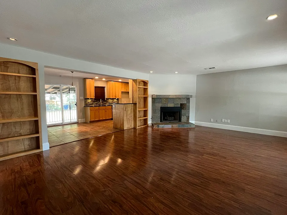 1313 Casa Vale Dr