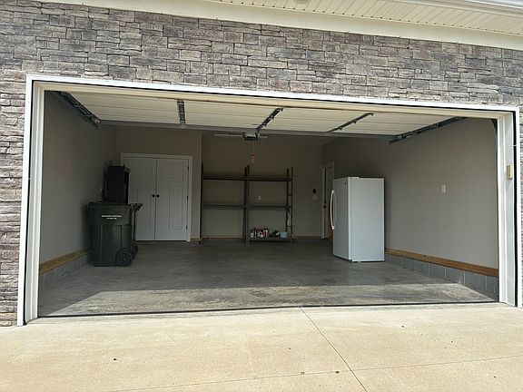 2nd image of 207 Royal Birkdale Ct
