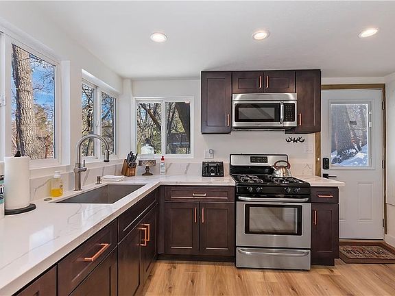 4th image of 660 Butte Ave