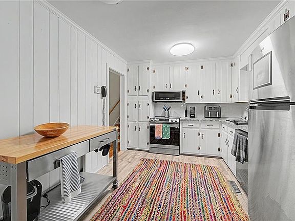 4th image of 1131 Cypress Cir