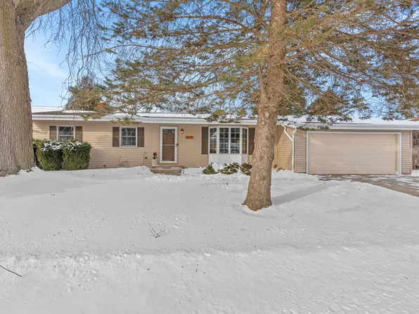 1519 N Benjamin St, Port Washington, WI 53074