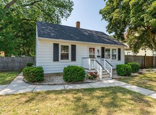 420 7th St, Baraboo, WI 53913