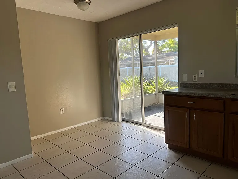 558 Briarwood Rd — Photo 8