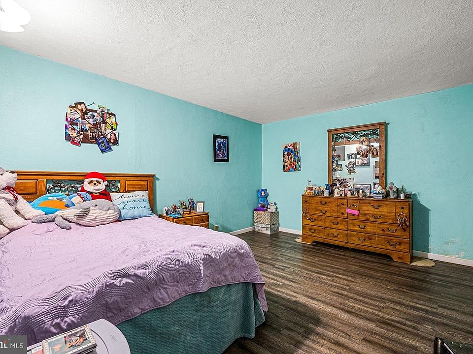 Bedroom 1 - Master