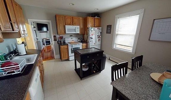 4th image of 39 Liberty St #2