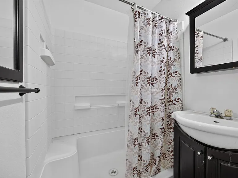 1201 W Baker Ave — Photo 39
