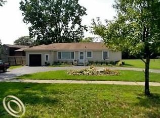 28779 Lahser Rd, Southfield, MI 48034