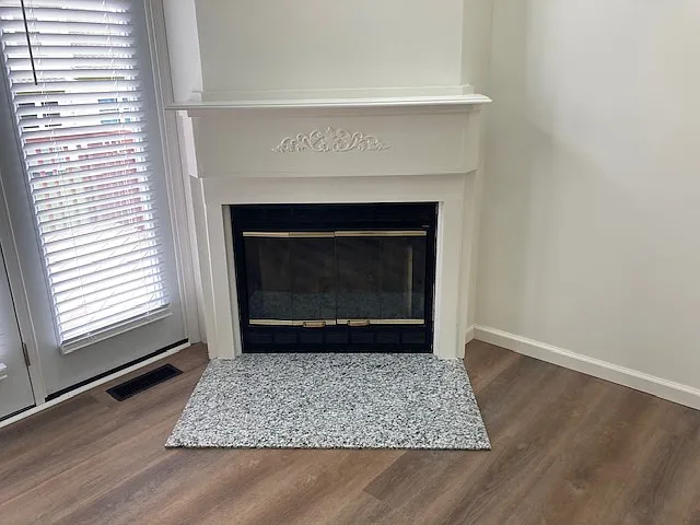 327-327 Oxford Pl — Photo 5