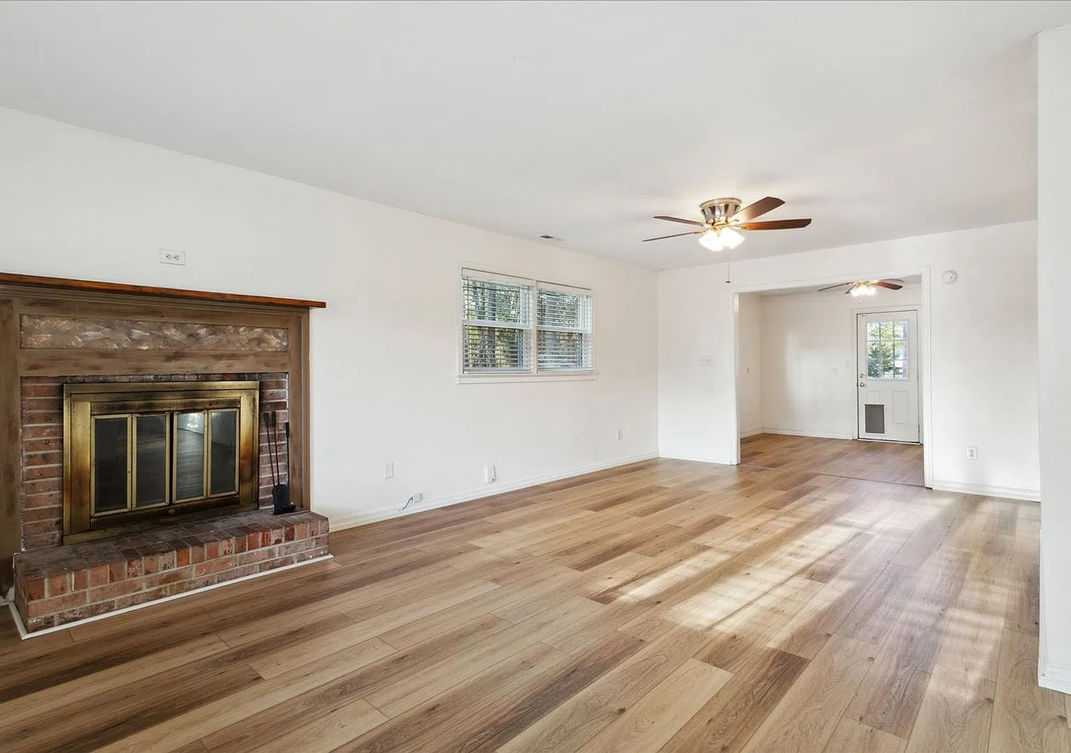 1 Story Brick Rancher in Poquoson — Photo 3
