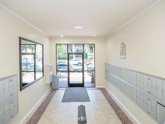 5th image of 5400 Newcastle Ave APT 14