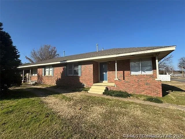2743 E 3rd St — Photo 1