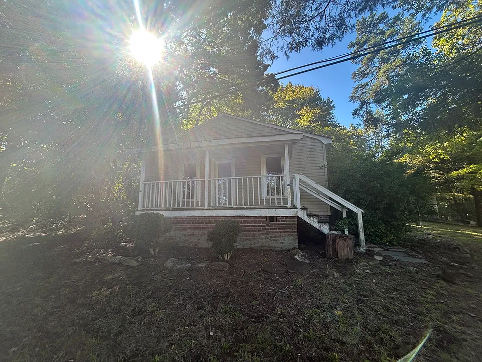 692 Luck Rd