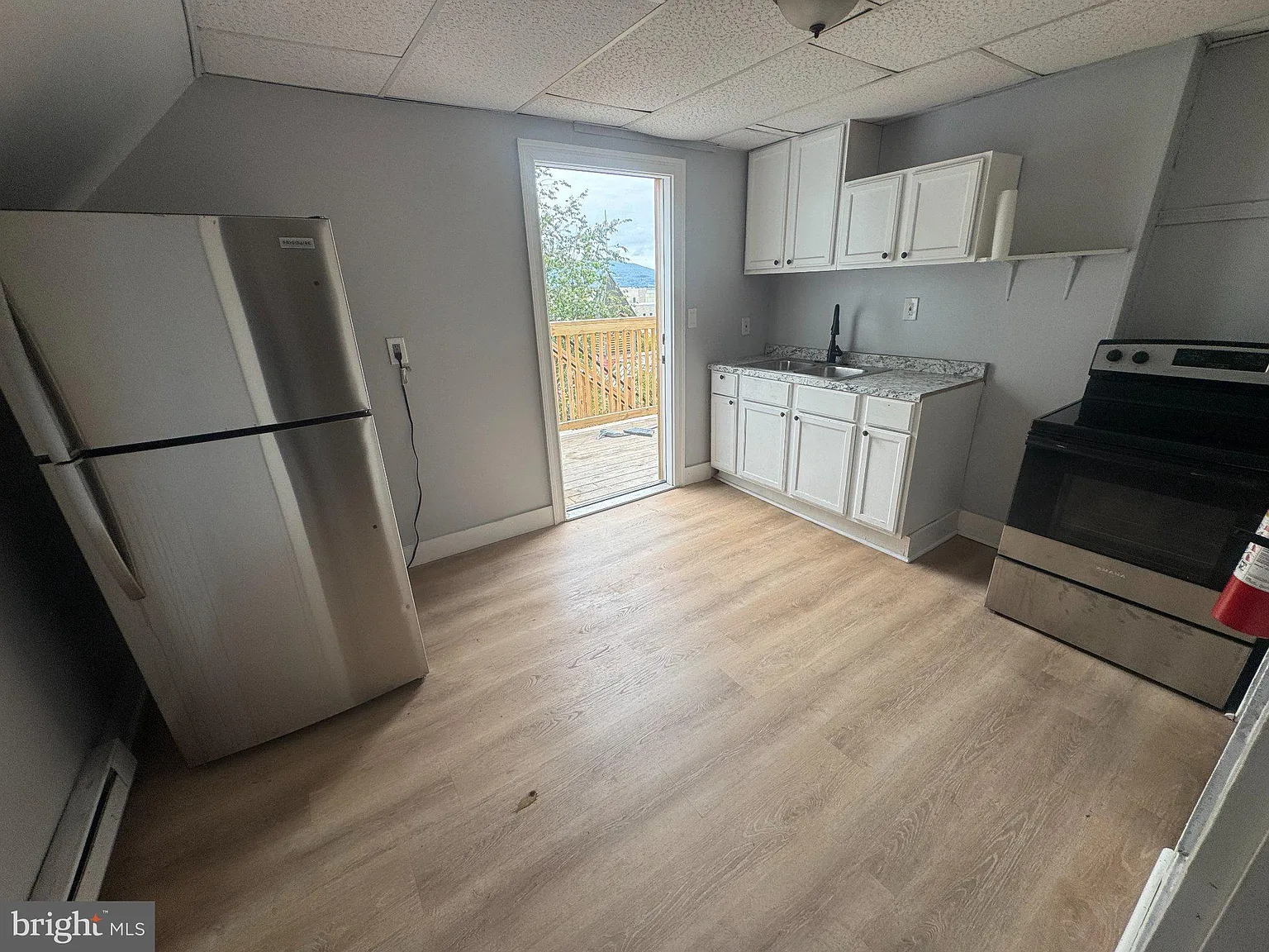 1 bed, 1.0 bath, 900 sqft, $995 — Photo 2