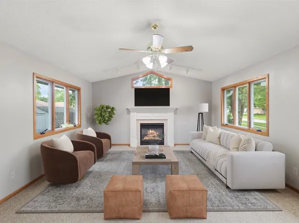 95 Gray Ave, Waukee, IA 50263