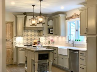 1055 Glenwood Dr, Gainesville, GA 30501