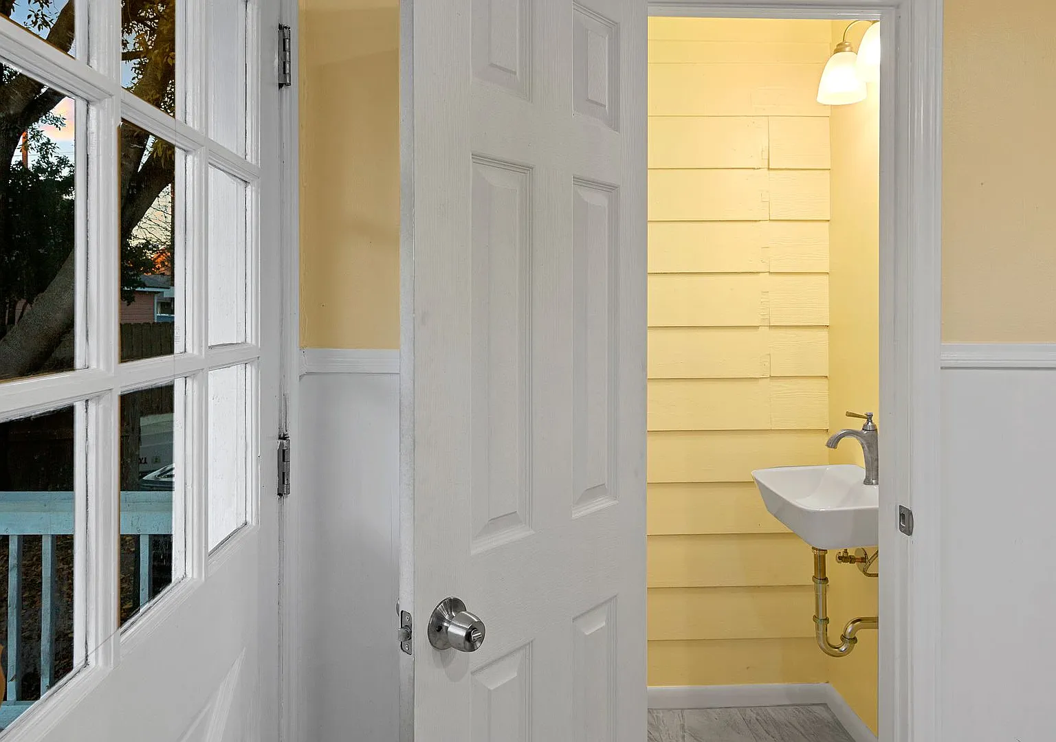 3 Bedroom 1.5 Bath Home just blocks from Ocean Drive — Photo 2