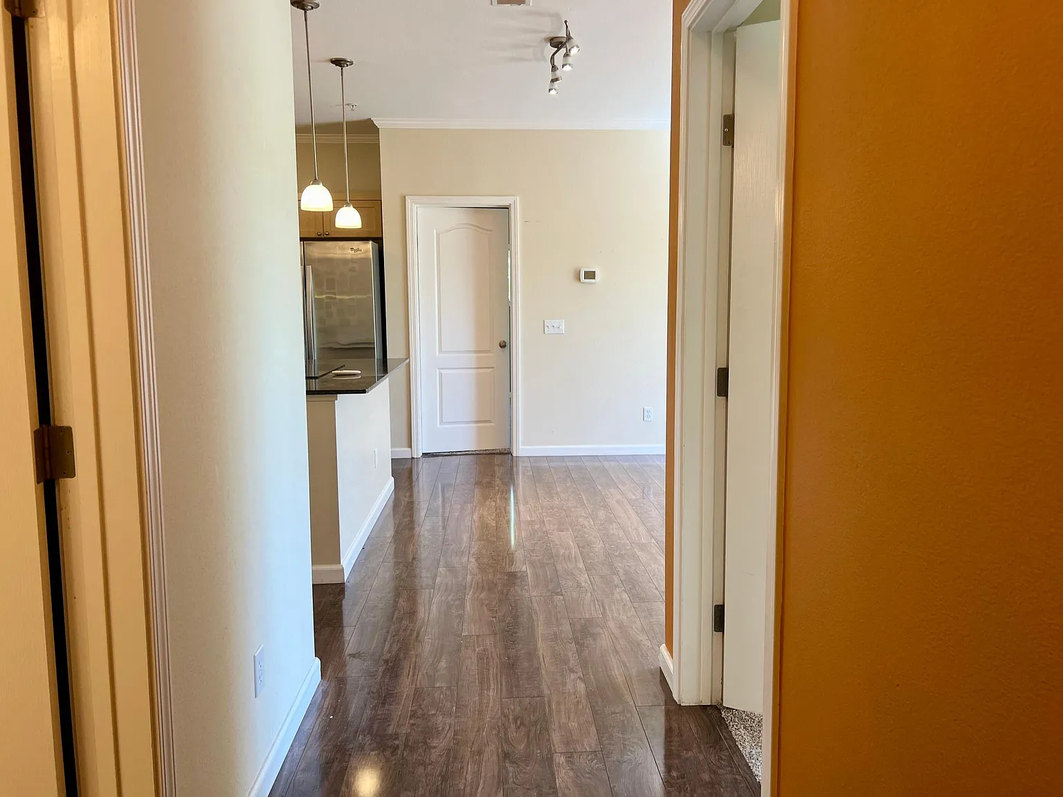2 bed, 942 sqft, $2,700 — Photo 2
