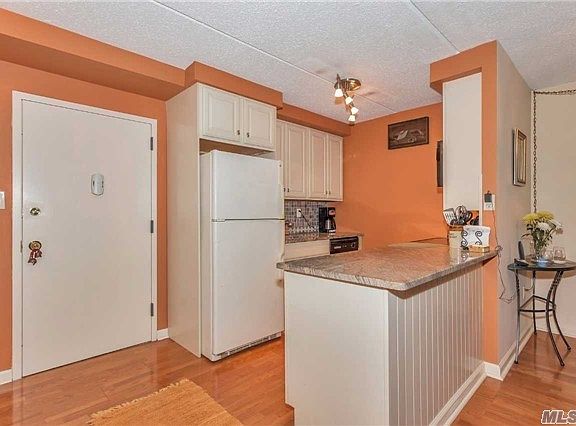 3rd image of 725 Miller Ave