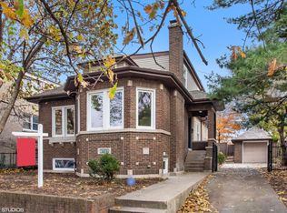 6737 N Hermitage Ave, Chicago, IL 60626