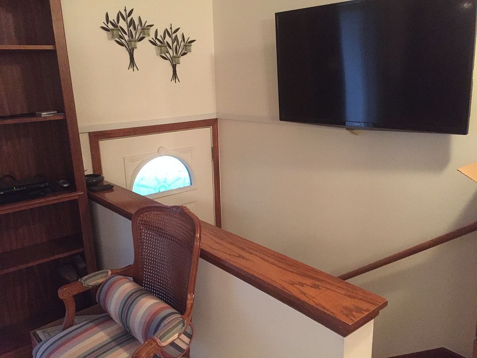 1st image of 282 Pinewood Dr #106