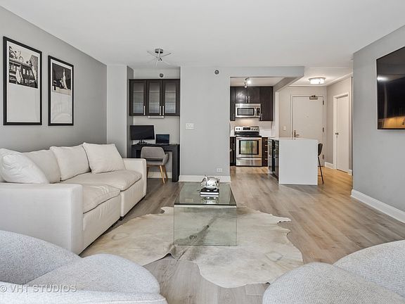 4th image of 401 E Ontario St APT 2608