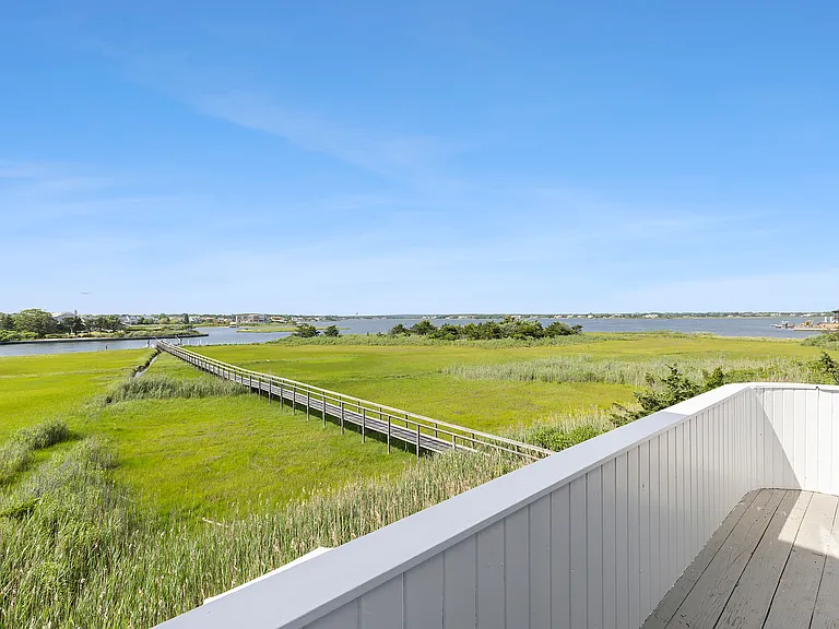 88 Dune Rd — Photo 49