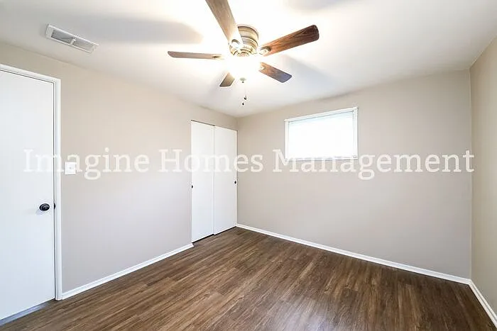 1879 Hillsdale Dr — Photo 10