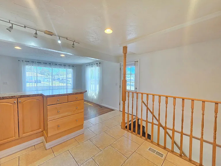 5621 N Hemlock St — Photo 10