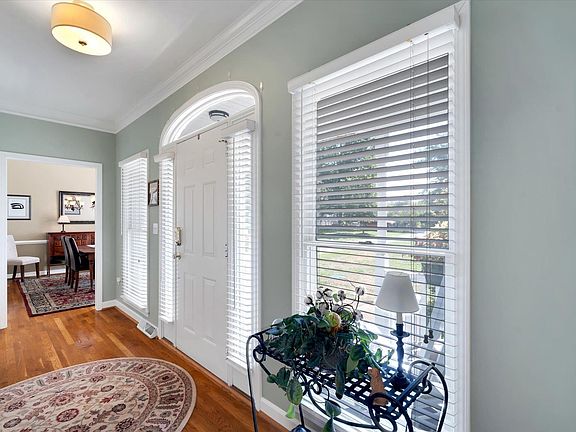 3rd image of 18 Montague Cir