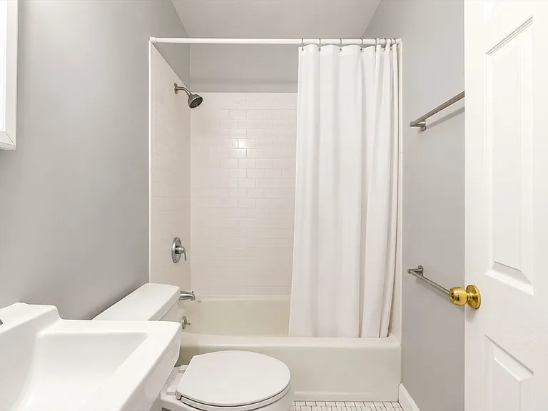 28 Phillips St #A — Photo 9