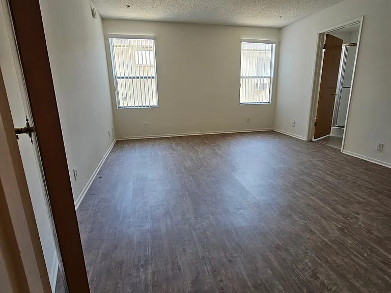 6450 Mammoth Ave #101 — Photo 10