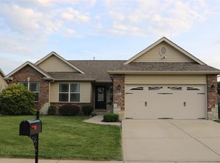 941 Silverlink Dr, O'Fallon, IL 62269