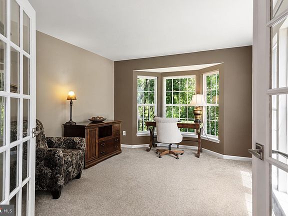 3rd image of 2 Huntington Ct