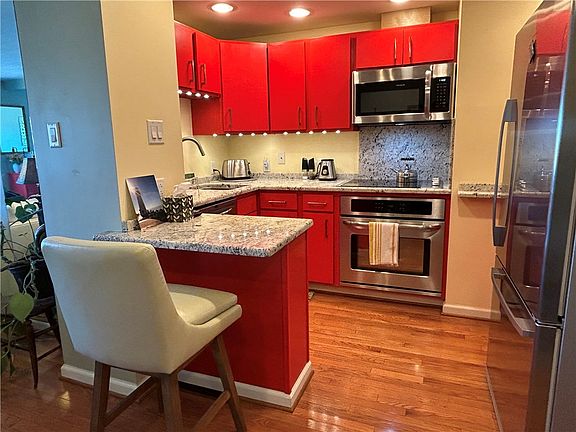 4th image of 320 Fort Duquesne Blvd APT 7G