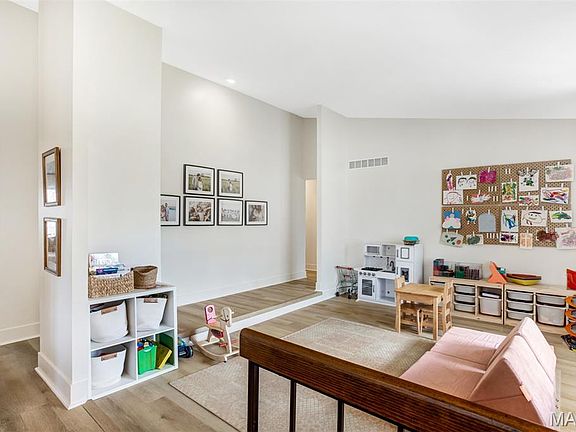 5th image of 2915 Emerald Bend Ct