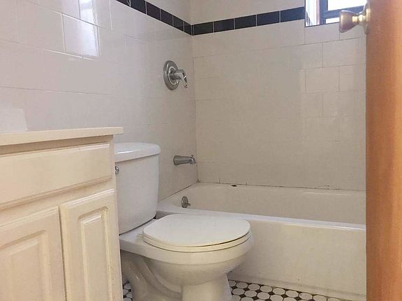 4th image of 30 Graham Ave #1