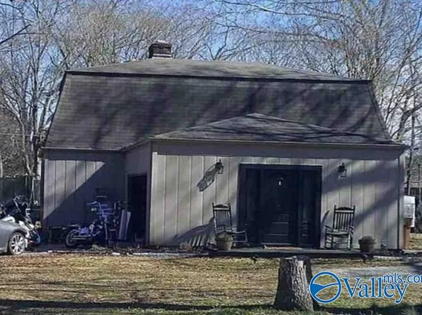 209 Montgomery Dr, Moulton, AL 35650