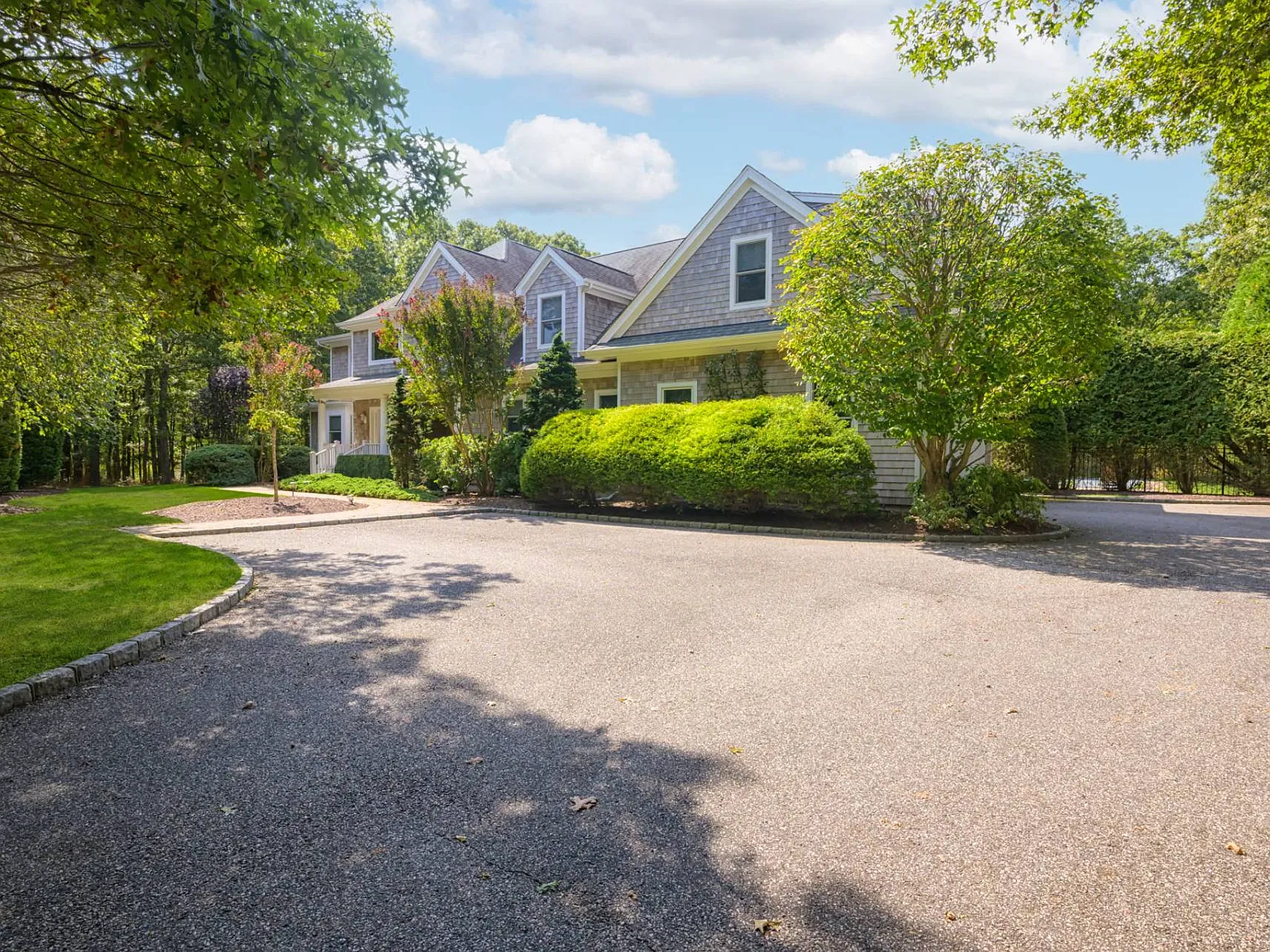 Luxury Rental In Quogue Village With Tennis — Photo 2