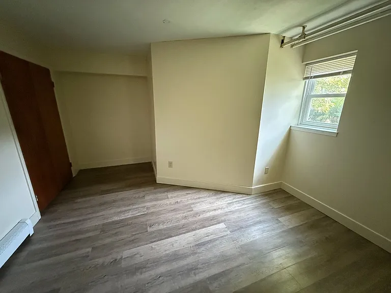 200 Bradley Ave — Photo 5