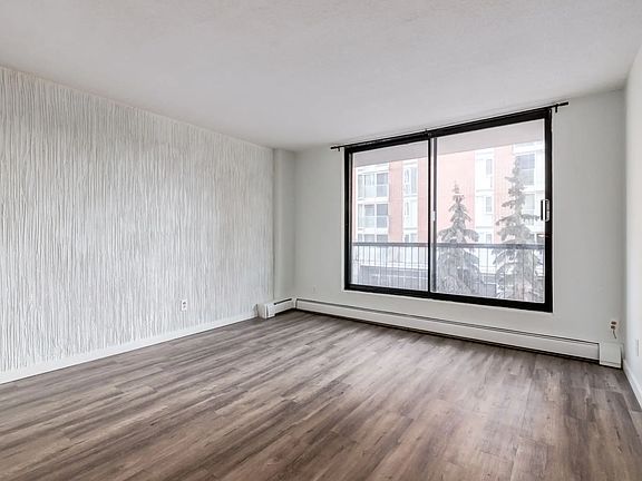 3rd image of 115 25th Ave SW #403