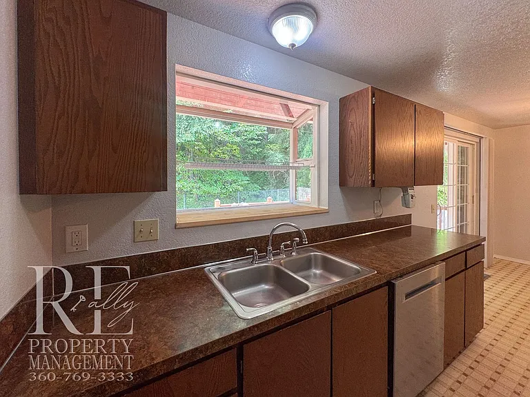 7611 Oak Park Dr NW — Photo 9