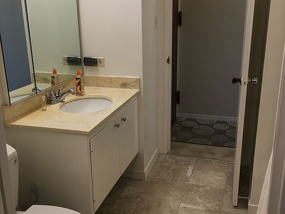 5th image of 1000 N Point St APT 203