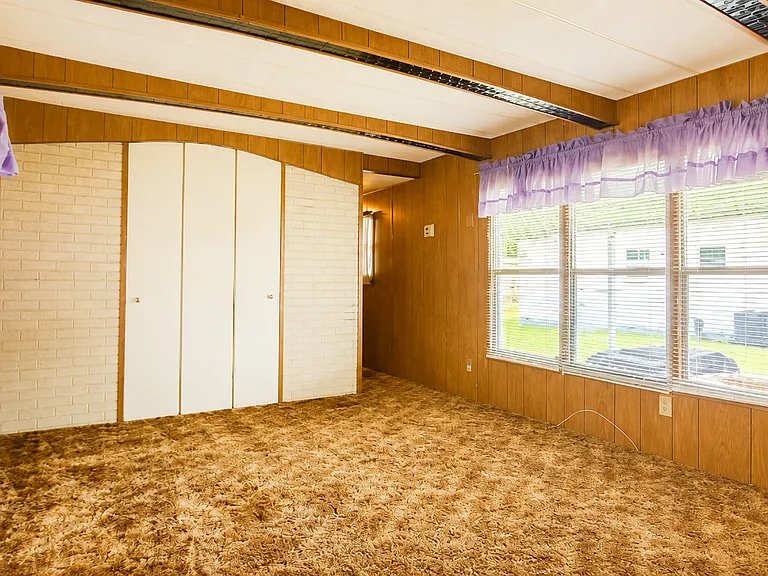 355 Caloosa Ct — Photo 3