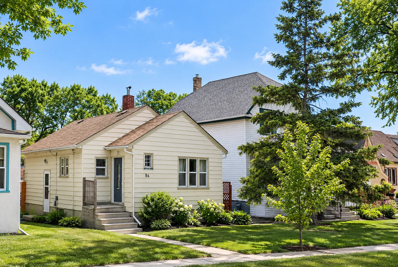 86 Cobourg Ave — Photo 1